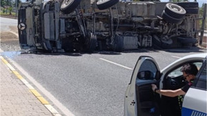 Edremit'te Lastiği Patladı Tüm Trafiği Kapattı