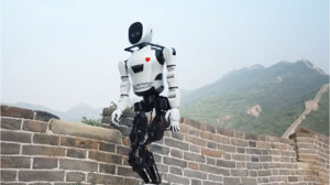 Çin Seddi'ni Tırmanan İlk İnsansı Robot!