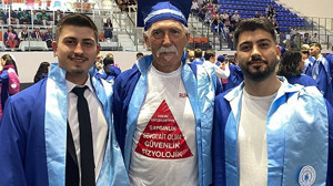 75 Yaşında Üniversiteden Mezun Oldu