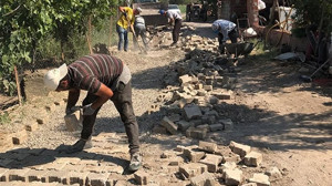 Bigadiç'te, Mahalle Yolları Yenilenmeye Devam Ediyor