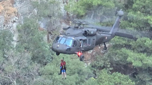 Edremit’te Kanyonda Mahsur Kalan 10 Kişi Helikopterle Kurtarıldı