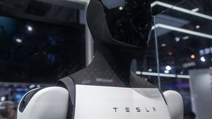 Tesla, Gelecek Yıl İnsansı Robotlara Sahip Olacak
