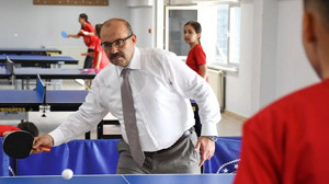 Vali Ustaoğlu'ndan Gençlik Merkezi'ne Ziyaret