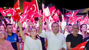 Ayvalık'ta Fener Alayı ile Zafer Kutlandı