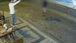 Burhaniye'de Silahlı Kavga, Güvenlik Kamerasına Yansıdı