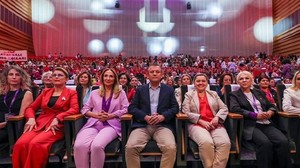 CHP Balıkesir İl Kadın Kolları'ndan Asu Kaya'ya Tebrik