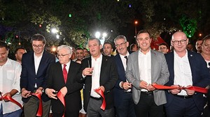 CHP Genel Başkanı Özel, Burhaniye Festivalini Açtı