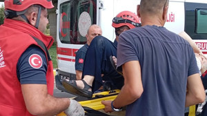 Edremit'te İki Otomobil Çarpıştı Üç Yaralı