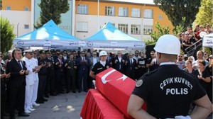 Edremit'te Komiser Yardımcısı Toprağa Verildi