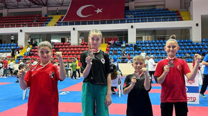 Manyas Karate Takımı İstanbul'da Büyük Başarı Elde Etti