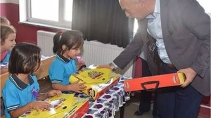 Dursunbey'den İlkokul ve Anasınıfı Öğrencilerine Sürpriz