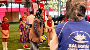 Balıkesirli Teyzelerden Top Şov