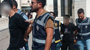 Edremit’te İşyerine Silahlı Saldırı Düzenleyen 4 Şüpheli Adliyede