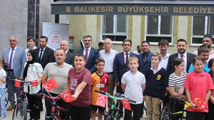 Gönen'de 60 Çocuk Bisikletle Ödüllendirildi
