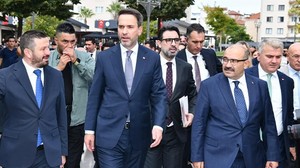 Vali Ustaoğlu ve Bakan Bayraktar, Zağnos Paşa Camisi’nde Vatandaşlarla Buluştu