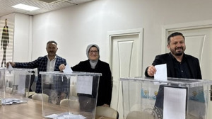 Begin Uygur Delege Seçimlerinde Oyunu Kullandı