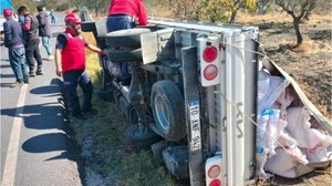 Havran'da Kamyonet Devrildi! Ölümden Döndüler!
