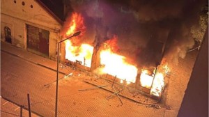 Burhaniye'de Mobilya İmalathanesi Küle Döndü!