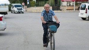 83 Yaşında Hala Bisikletiyle Dükkâna Gidiyor