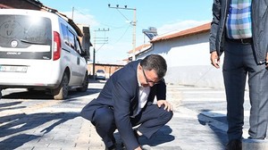Altıeylül'de Yol ve Sokaklarda Üstyapı Hamlesi