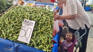 Edremit’te Pazarın Zam Şampiyonu Bamya Oldu