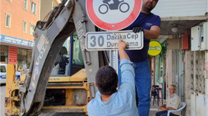 Bigadiç Belediyesi'nde Levha Değişimi