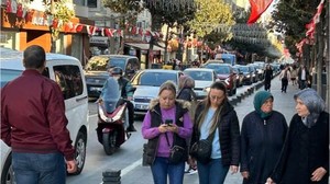 Hava Rüzgarlı Sokaklar Cıvıl Cıvıl