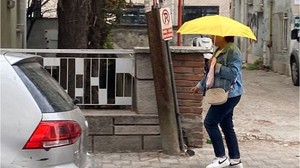 Balıkesirliler Ani Başlayan Yağmura Yakalandı