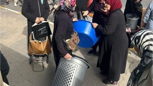 Balıkesir'deki Yeni Mağaza Açılışında İzdiham Yaşandı