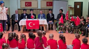 Karesi’de Minikler Vatan Sevgisini Sahneye Taşıdı