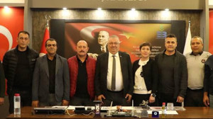 Başkan Ertaş, DİSK Genel-İş Edremit Temsilciliğini Makamında Ağırladı