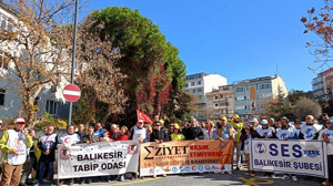 Sağlık Çalışanları Performans Yönetmeliğine Karşı Ayakta