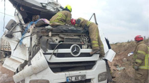 Bandırma'da Korkutan Kaza! Sürücü Araca Sıkıştı!