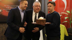Başkan Akın'dan Başkan Ertaş'a Doğum Günü Sürprizi