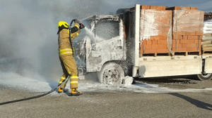 Susurluk'ta Seyir Halindeki Kamyon Alevlere Teslim Oldu