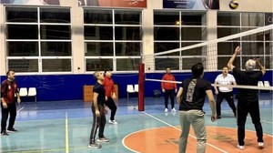 Kaymakam ve Başkan Voleybol Sahasında Karşı Karşıya!