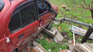 Kaygan Yolda Kaza, Doğal Gaz Kutusuna Çarptı