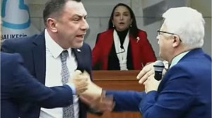 Büyükşehir Meclisi'nde "Oğlum" Kavgası