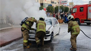 Burhaniye'de 2 Araç Alev Aldı!