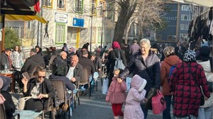 Güzel Havayı Fırsat Bilen Sokaklara Koştu