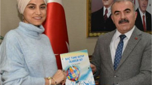 Öğretmenden İl Milli Eğitim Müdürü’ne Kitap Armağanı
