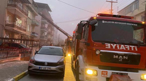 Balıkesir'de Gece İki Yangın, Bir Kişi Hastaneye Kaldırıldı