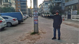 Yol Ortasındaki Elektrik Direği Tehlike Saçıyor!