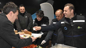 Başkan Ahmet Akın, Esnafla Sahurda Buluştu