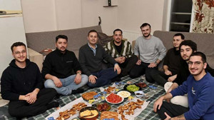 Başkan Ahmet Akın, Öğrencilerle Sahurda Buluştu