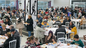 Burhaniye’de Ramazan Sofraları Ahmet Akın Kültür Merkezi’nde Kuruluyor