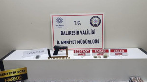 Edremitte silah ve uyuşturucular ele geçti