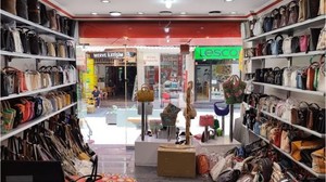 Balıkesir’de Baharlık Çantalar Vitrinleri Süslüyor