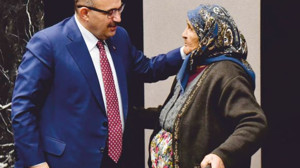Vali Ustaoğlu Yaşlılara Saygı Haftasını Unutmadı