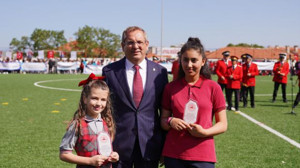 Ayvalık’ta 23 Nisan Coşkusu Stadyumlardan Taştı!